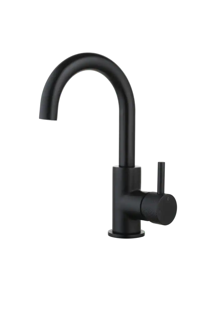 Zwarte keukenmengkraan met hoge draaibare uittrekbare uitloop en keukenstijl ontwerp, perfect voor moderne badkamers en keukens.