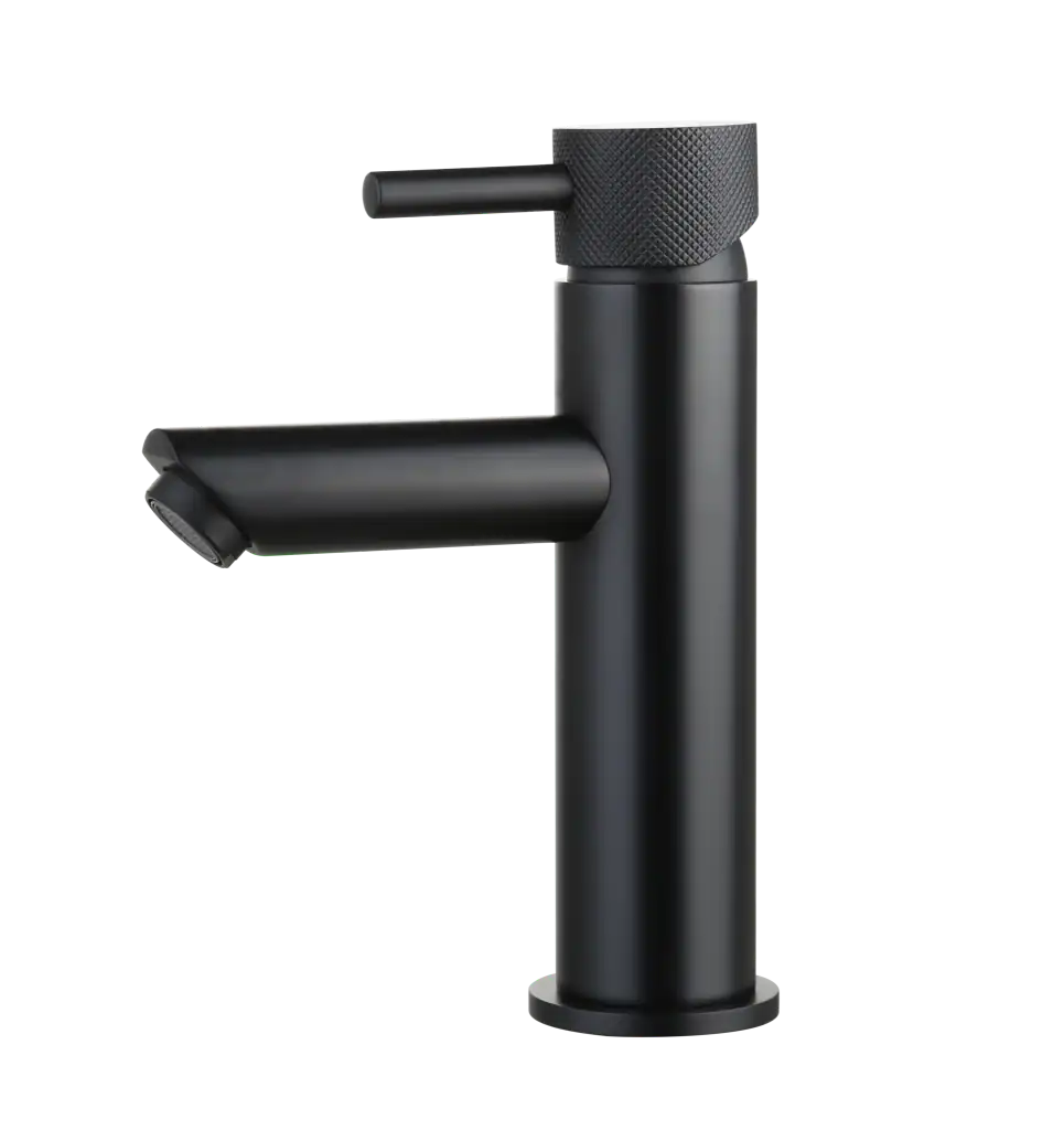 Zwarte luxe badkamerset met moderne kranen en accessoires voor een stijlvolle badkamer.